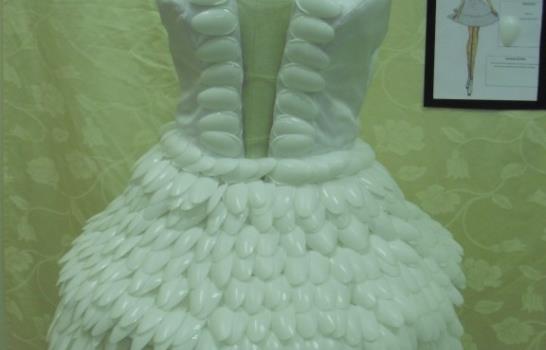 Escuela de Diseño UASD exhibe trajes con materiales reciclados en Galería 360