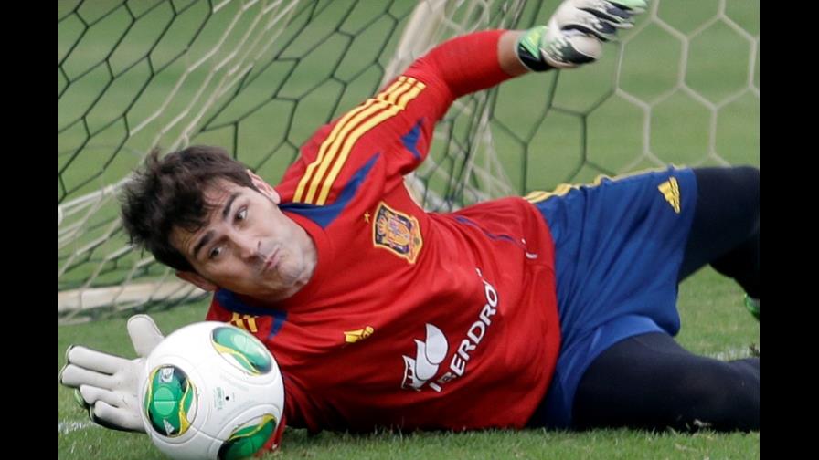 Casillas ataja por España ante Uruguay
