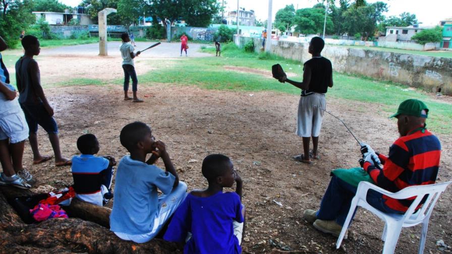 Cancha y play de Amará están muy deteriorados