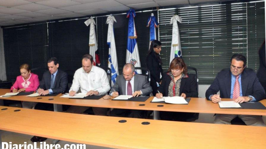 Firman acuerdo para agilizar trámites en instalación de zonas francas Firman acuerdo para agilizar trámites en instalación de zonas francas