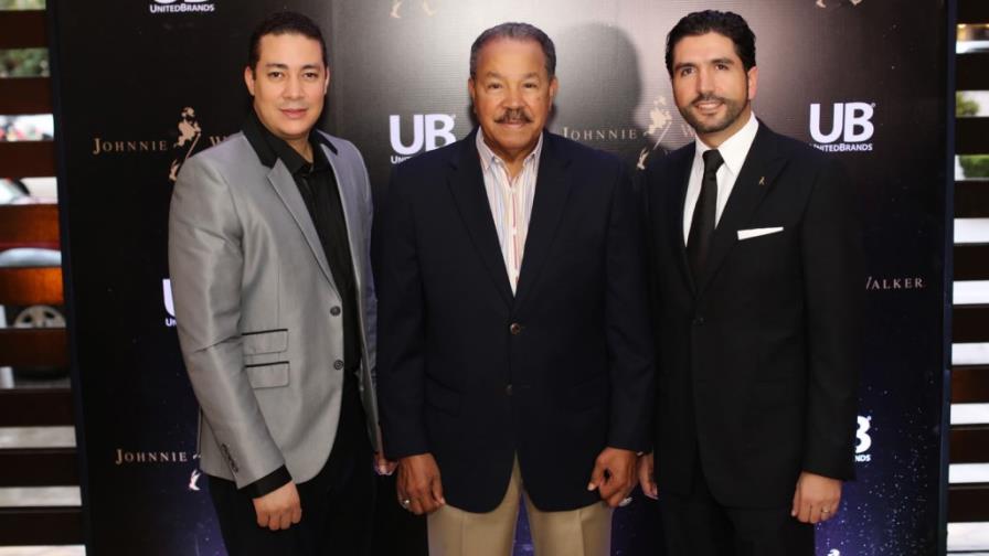 Brindar por tu padre, porque te brindó la vida; nueva campaña de J. Walker Brindar por tu padre, porque te brindó la vida; nueva campaña de J. Walker