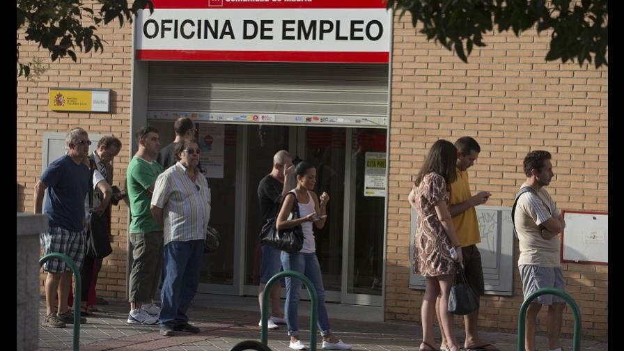 El desempleo eleva la emigración de jóvenes españoles un 41 % desde 2008