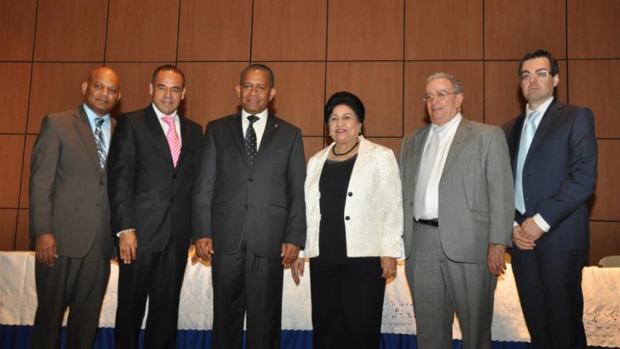 El Ministerio de Educación Superior, Ciencia y Tecnología entrega becas para diplomados