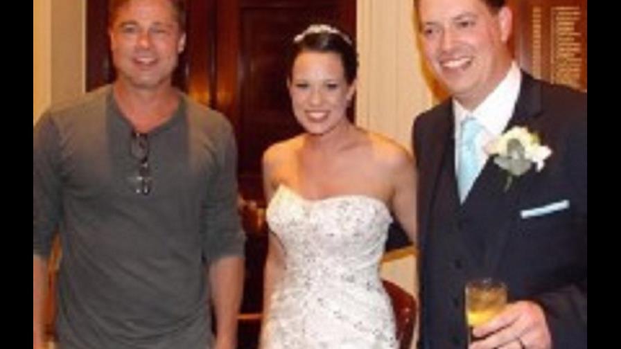 Brad Pitt sorprende a novios durante su boda en Reino Unido