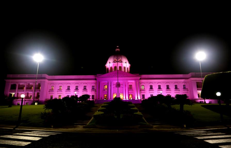 Edificios gubernamentales estarán iluminados de rosado por campaña contra el cáncer