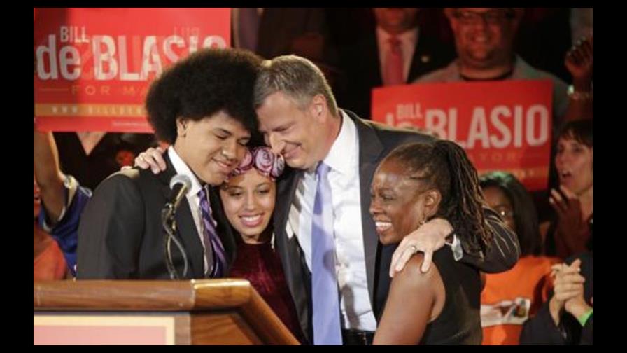 Alcalde blanco, esposa negra: Nueva York marca un hito