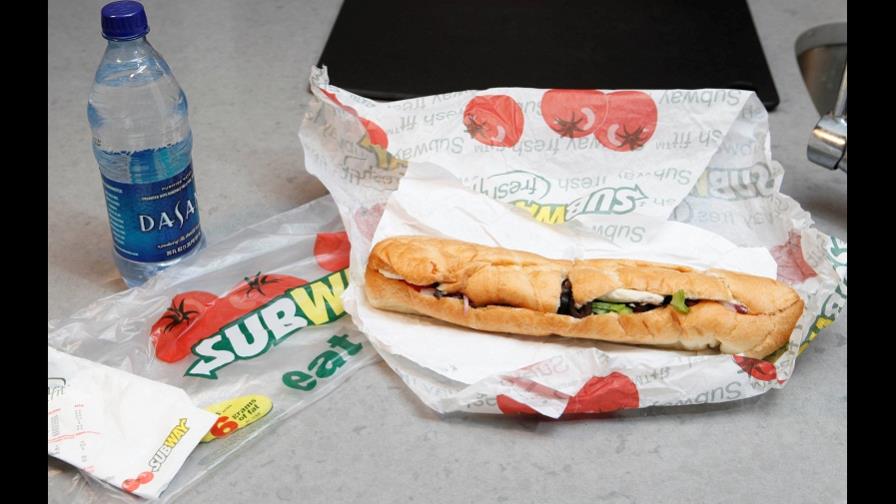 Subway, en aprietos por longitud de su emparedado