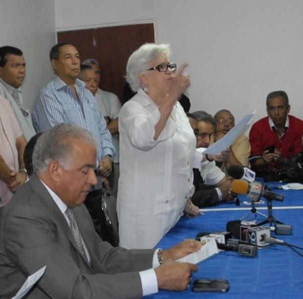 Grupo de Hipólito mantiene convocatoria a reunión del Comité Político PRD