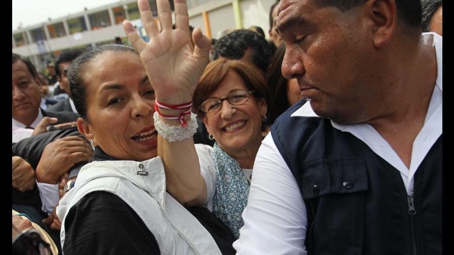La alcaldesa de Lima fue ratificada en su cargo, según sondeos a pie de urna