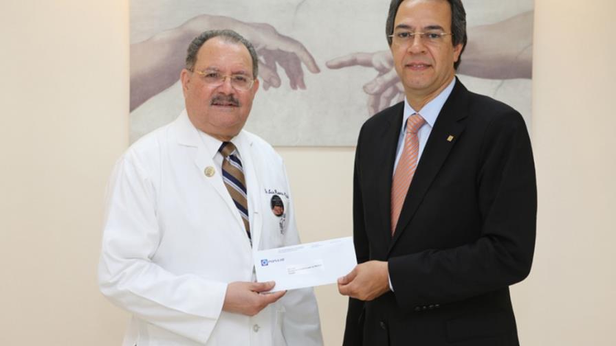 Banco Popular entrega donativo a la Maternidad