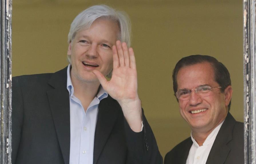 Assange cumple mañana un año refugiado en la embajada de Ecuador en Londres