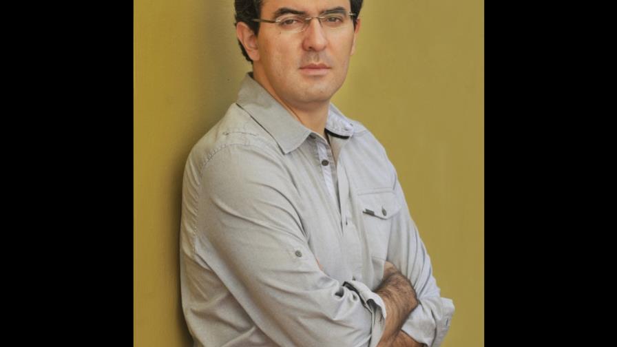 Juan Gabriel Vásquez: ¨Las novelas no dan respuestas, más bien tratan de hacer más preguntas¨