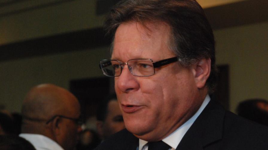 Fernández Zucco dice que Aerodom no le notificó sobre la emisión de bonos