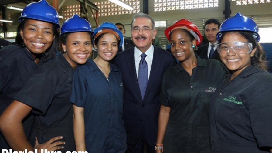 Medina visita el Instituto Técnico Salesiano; está dispuesto colaborar