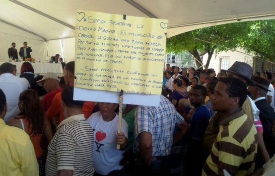 Residentes en Las Salinas convierten inauguración en escenario de reclamos