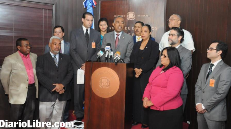 Los diputados someten un proyecto de responsabilidad fiscal Los diputados someten un proyecto de responsabilidad fiscal