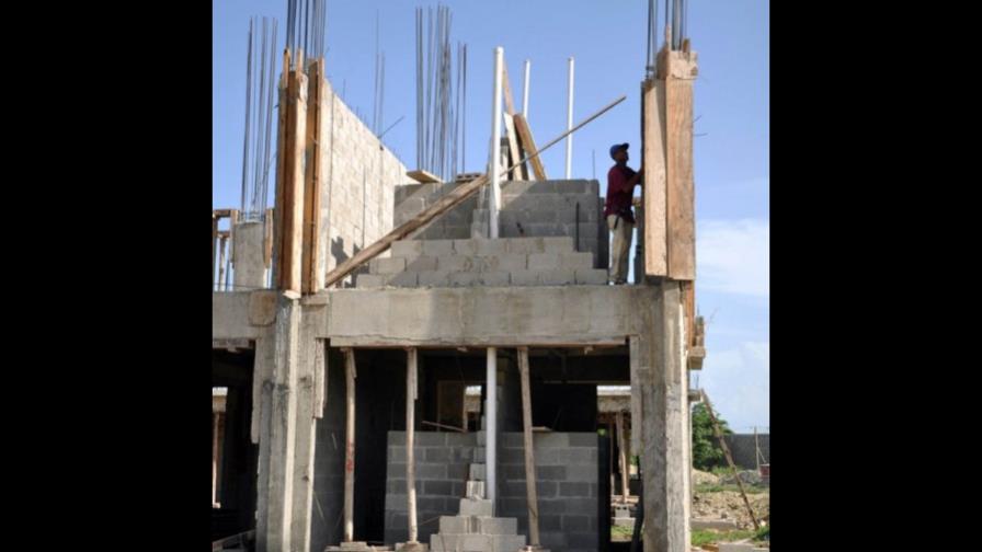 Camilo: Incrementar el ahorro ayudaría al déficit habitacional