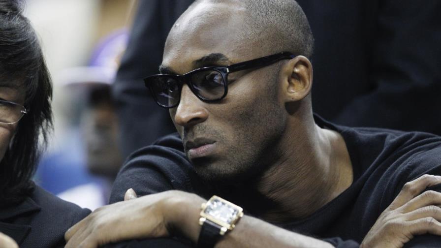 Kobe entrena por primera vez con Lakers