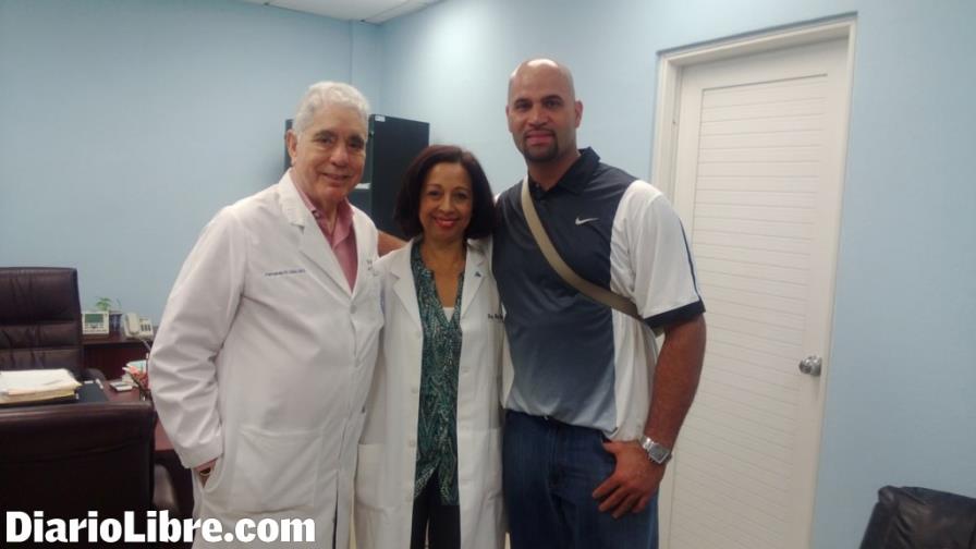 Albert Pujols realiza obras humanitarias