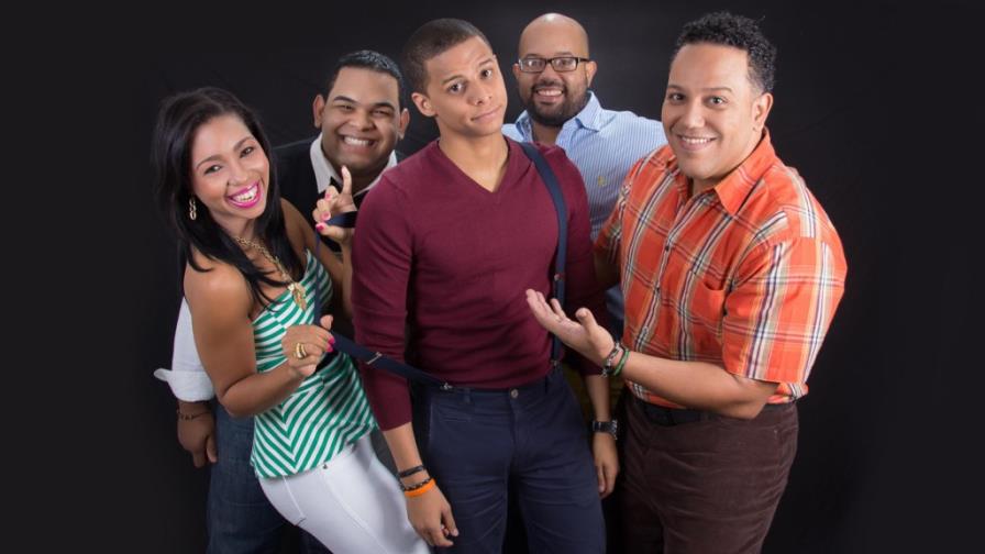 Manny Peralta festeja full los tres años de su programa de televisión