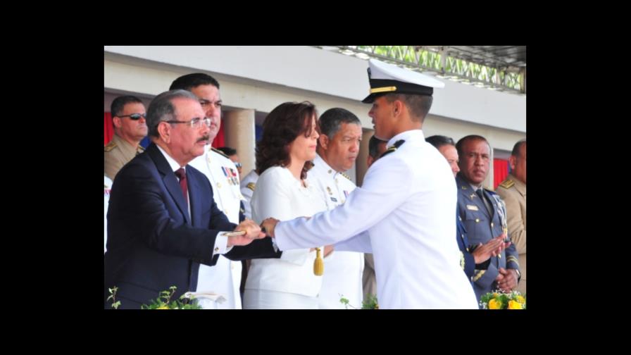 Academia naval gradúa 13 nuevos oficiales Academia naval gradúa 13 nuevos oficiales