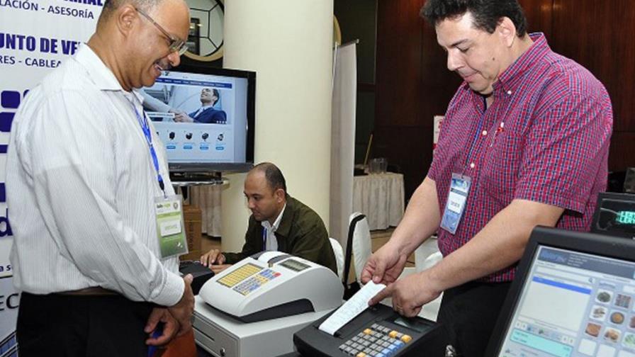 Gobierno aclara no cerrará negocios sin impresoras fiscales