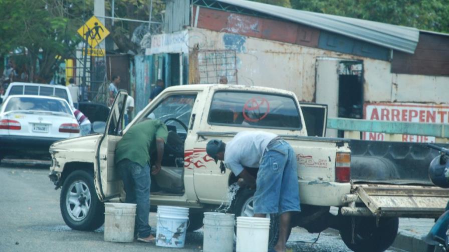 Anuncian racionalización del agua en barrios del Gran Santo Domingo