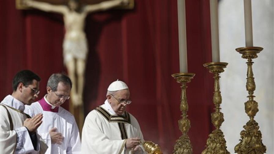 Francisco pide servir al débil al iniciar papado