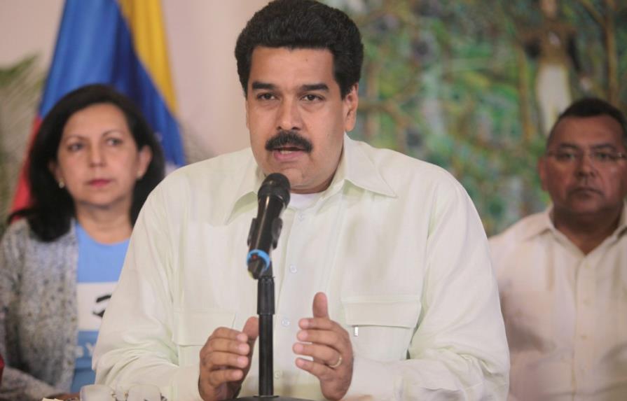 Maduro advierte a medios de comunicación: o están con la patria o con el golpe
