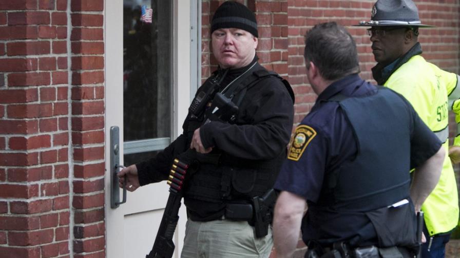 Policía mantiene cerco en busca de segundo sospechoso de atentados en Boston