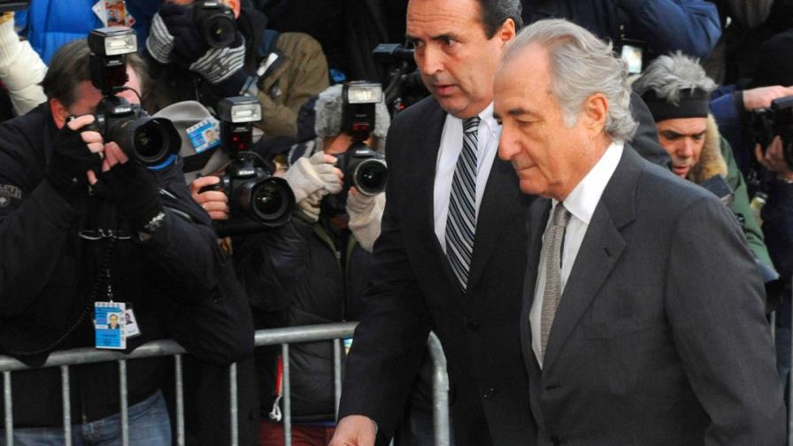Exmillonario Madoff gana 40 dólares al mes limpiando ordenadores en la cárcel