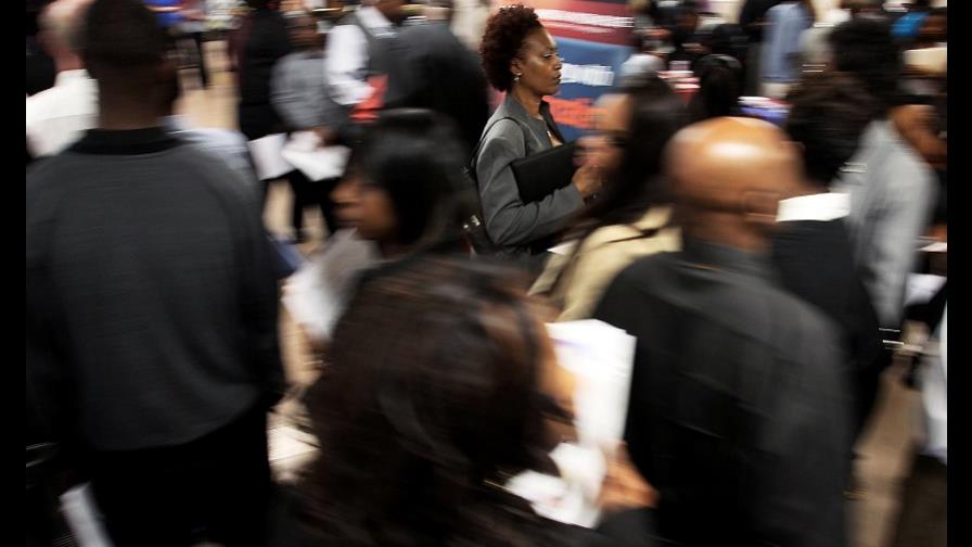 Desempleo baja en 40 estados de EEUU, sube en 3