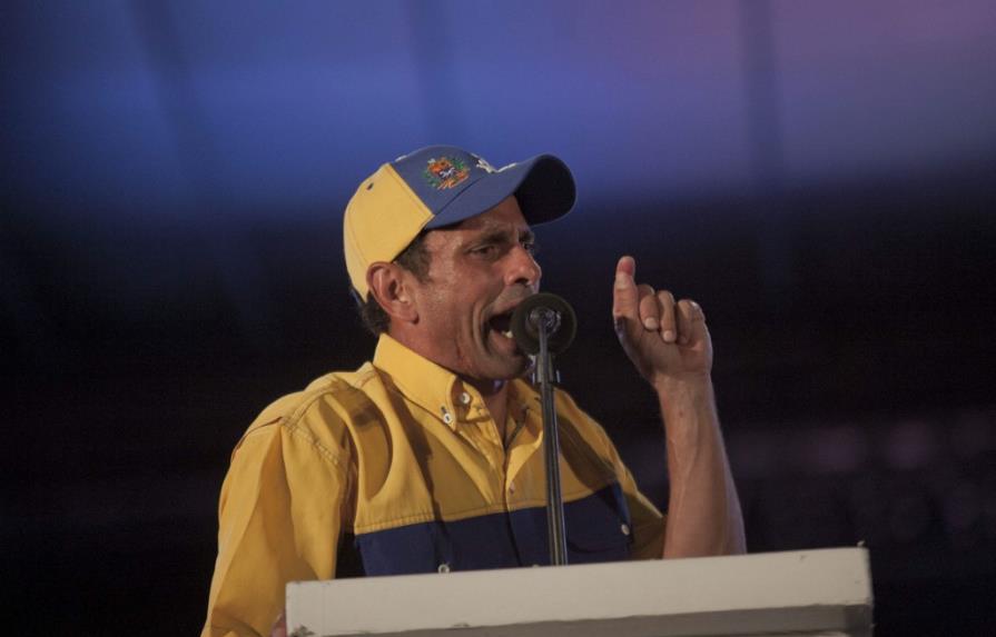 Capriles dice que chavismo considera referendo para revocar mandato de Maduro