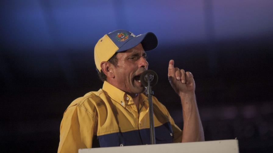 Capriles dice que chavismo considera referendo para revocar mandato de Maduro