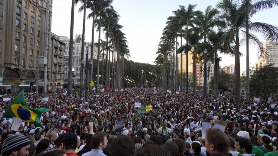 Seis ciudades de Brasil bajan valor de pasaje de autobús tras protestas Seis ciudades de Brasil bajan valor de pasaje de autobús tras protestas