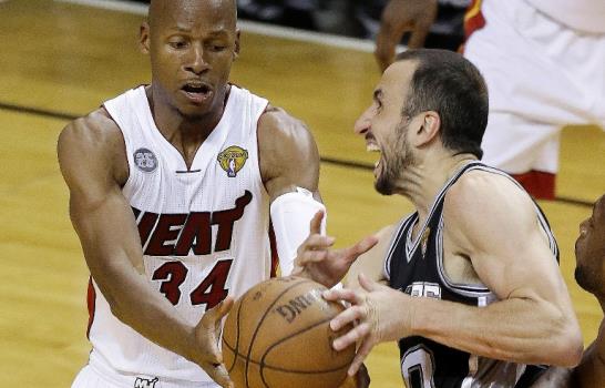 Los Spurs se colapsaron al final; Allen revivió el Heat