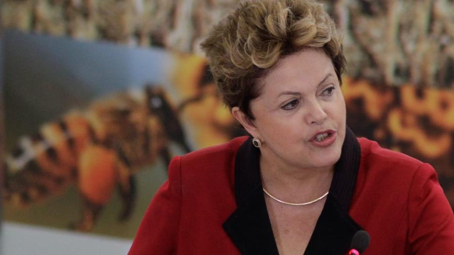 Gobierno brasileño niega nexo entre protestas y caída popularidad de Rousseff
