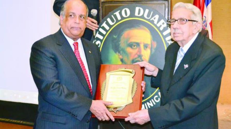 Instituto Duartiano reconoce al historiador Juan Daniel Balcácer