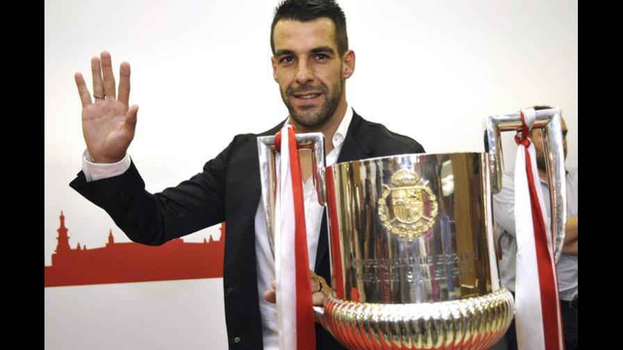 Álvaro Negredo se despide del Sevilla y se instala en Manchester City