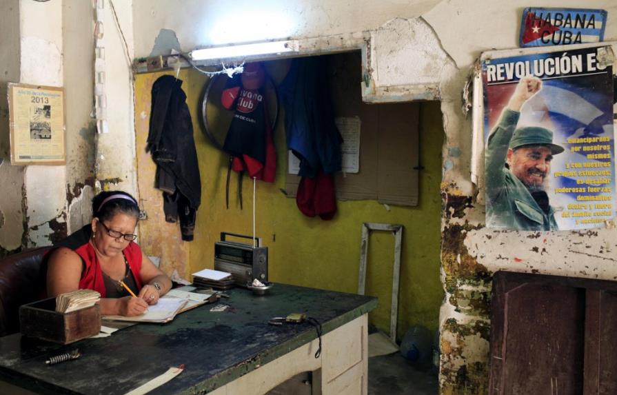 Más de 436,000 cubanos trabajan ya en sector privado, según reporte oficial