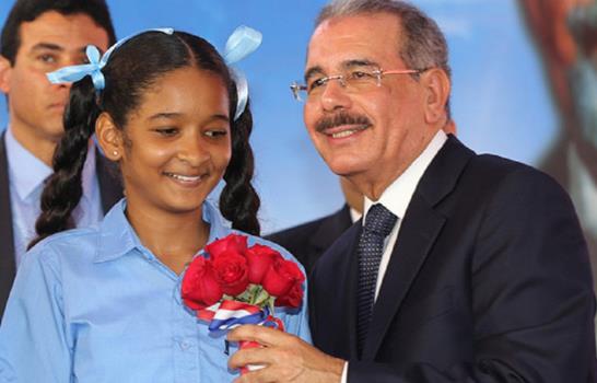 Danilo inaugura año escolar y primer liceo de tanda extendida