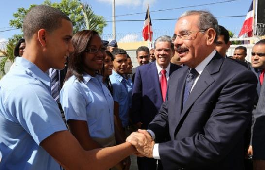 Danilo inaugura año escolar y primer liceo de tanda extendida
