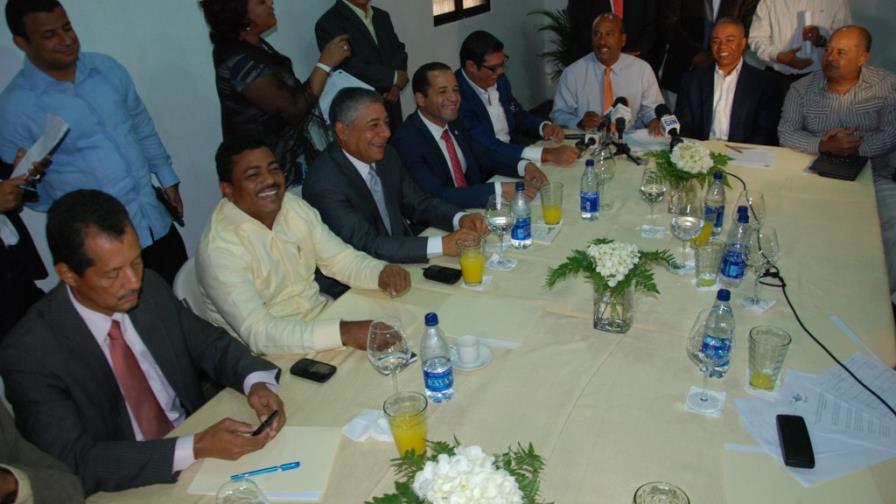 Los alcaldes pactan solucionar los problemas del vertedero Duquesa