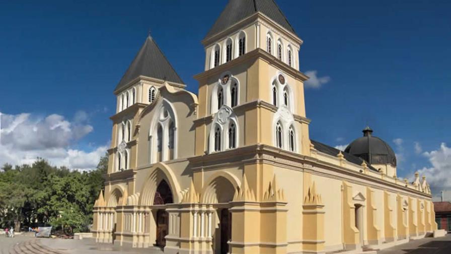 Desconocidos roban equipos en el arzobispado de Santiago