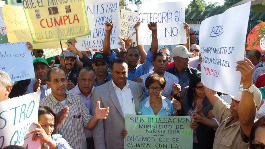 Profesionales del agro protestan por salarios