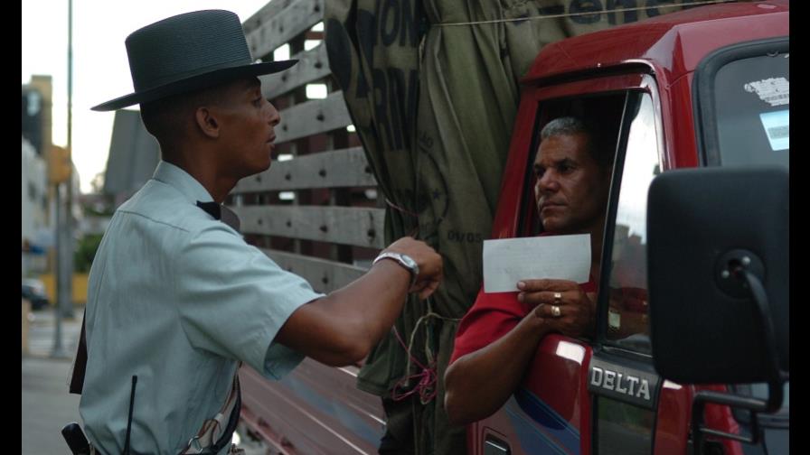 En tres meses la Amet ha multado a 3,697 conductores sin placa En tres meses la Amet ha multado a 3,697 conductores sin placa