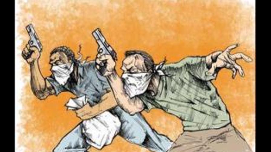 Ladrones protagonizan millonario robo mientras los guardias iban por pan