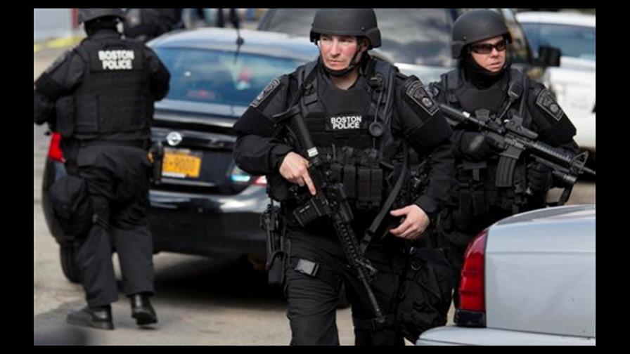 La policía rodea al posible sospechoso, según cadenas estadounidenses La policía rodea al posible sospechoso, según cadenas estadounidenses