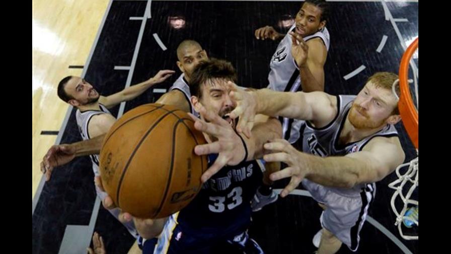 Spurs dominan a Grizzlies en el primer partido