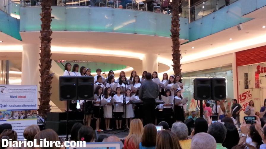 Coro infantil NH le canta a mamá